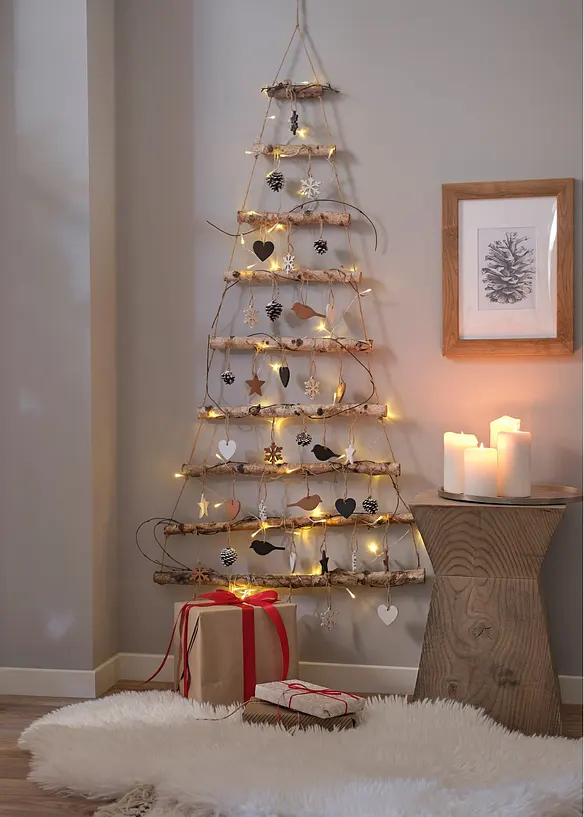 Decorazione da parete a LED a forma di albero di natale, bonprix