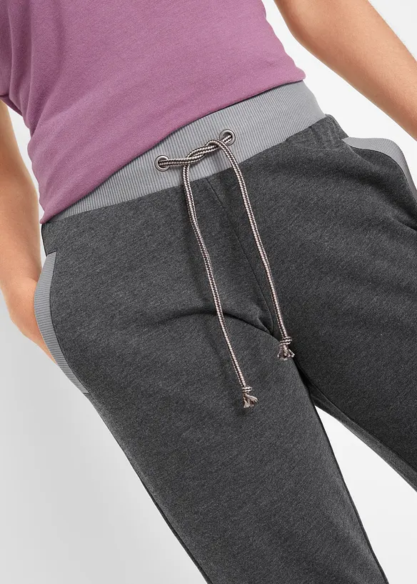 Pantaloni da jogging con elementi a contrasto, bonprix