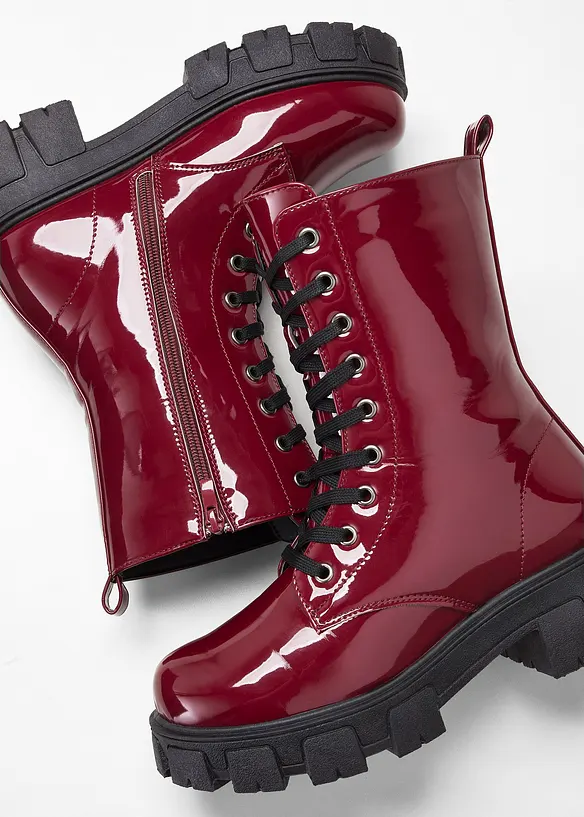 Anfibi con effetto verniciato, bonprix