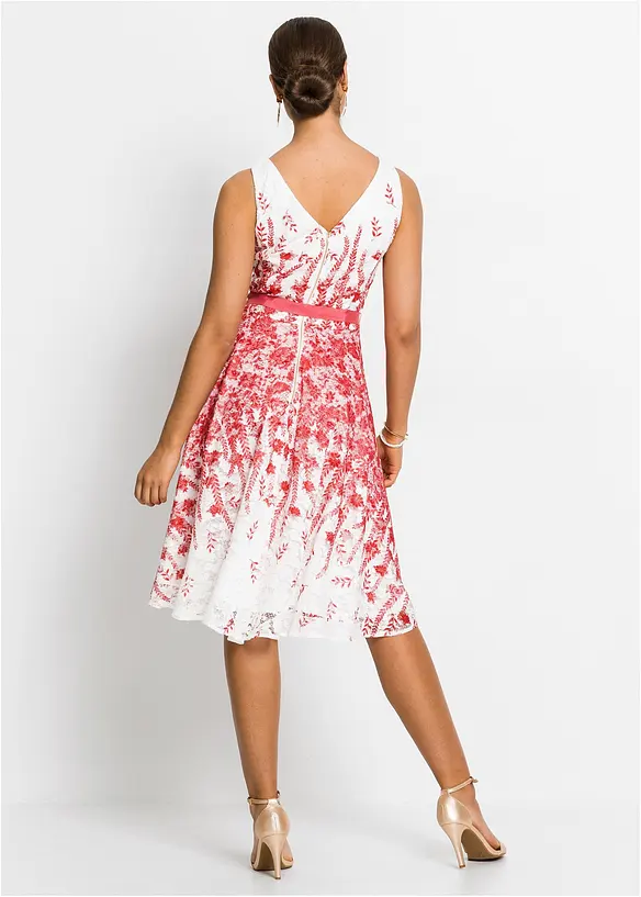 Abito in pizzo con cintura in satin da annodare, bonprix