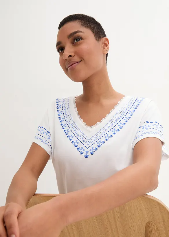 T-shirt dal taglio comodo con ricami stampati e cotone biologico, bonprix