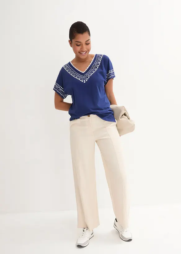 T-shirt dal taglio comodo con ricami stampati e cotone biologico, bonprix