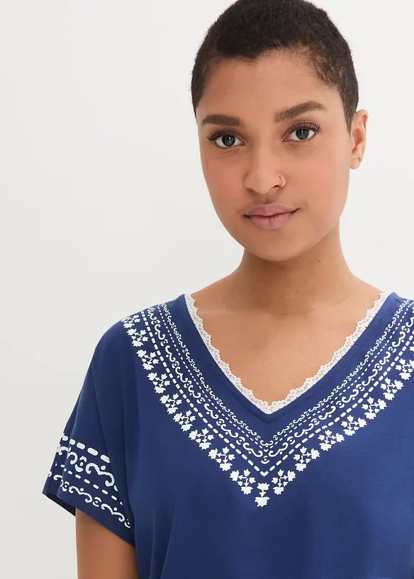 T-shirt dal taglio comodo con ricami stampati e cotone biologico, bonprix