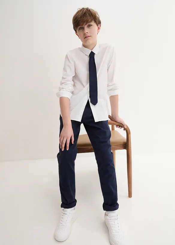 Pantaloni chino, camicia a maniche lunghe e cravatta (set 3 pezzi), bonprix