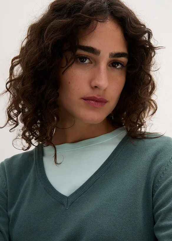 Maglione lungo basic in filato fine con scollo a V, bonprix