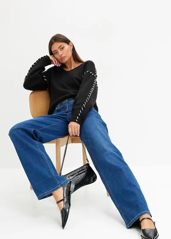 Maglione in filato grosso morbido con cuciture ricamate a contrasto, bonprix