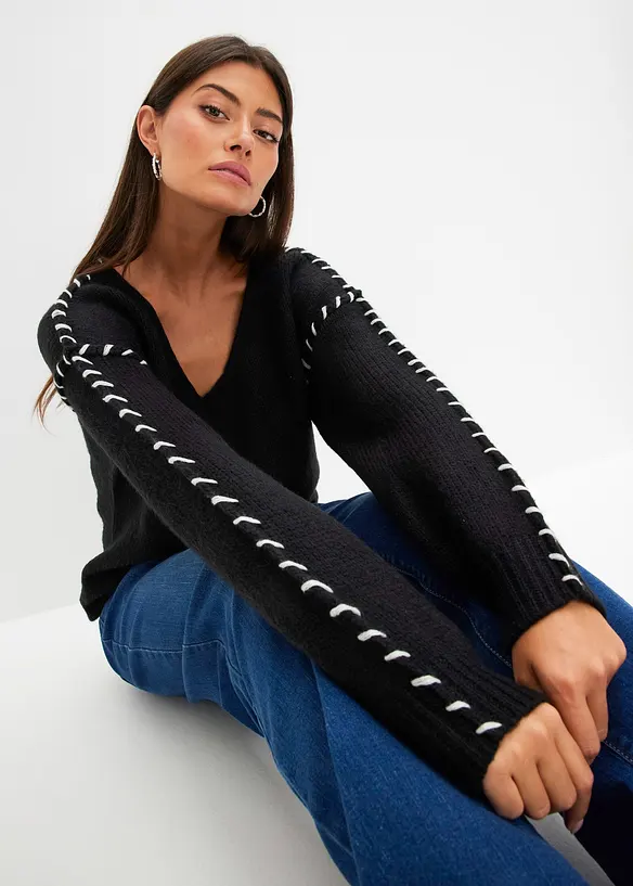 Maglione in filato grosso morbido con cuciture ricamate a contrasto, bonprix