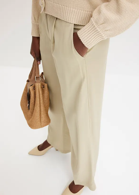 Pantaloni in lyocell con pinces, bonprix