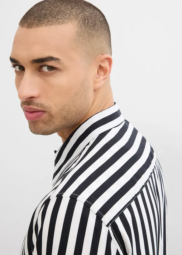 Camicia a maniche corte in viscosa morbida, bonprix