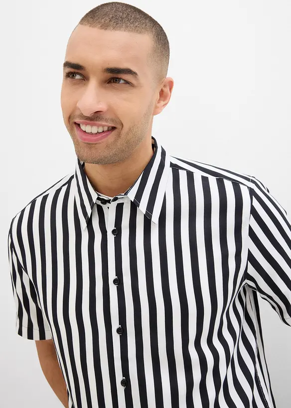 Camicia a maniche corte in viscosa morbida, bonprix