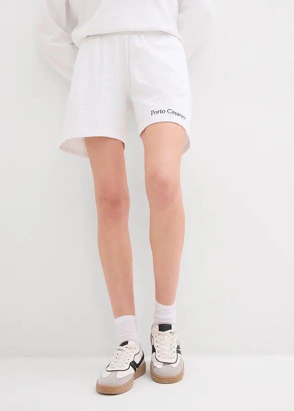 Shorts in felpa con ricami, bonprix