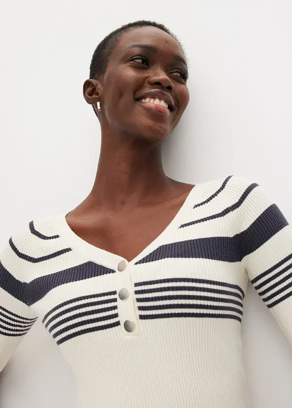 Maglione in filato fine con bottoni decorativi, bonprix