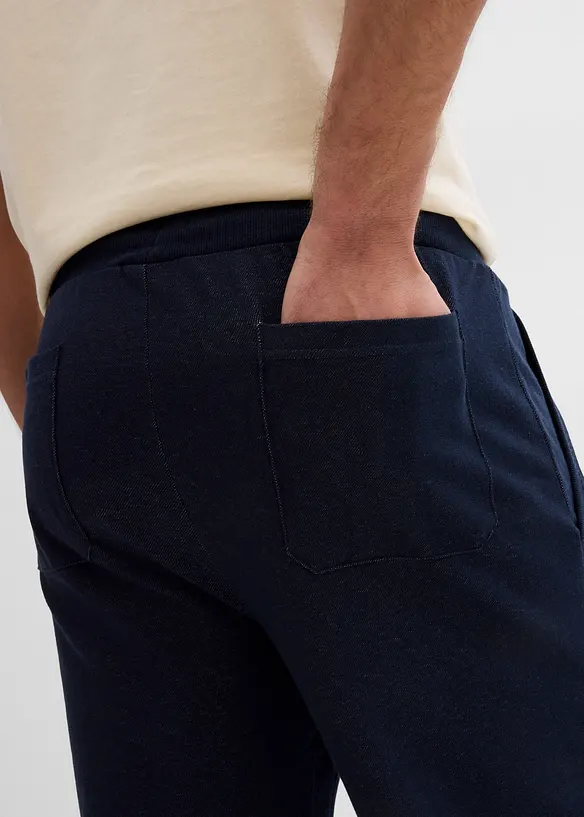 Pinocchietti in felpa effetto denim con cinta comoda, bonprix