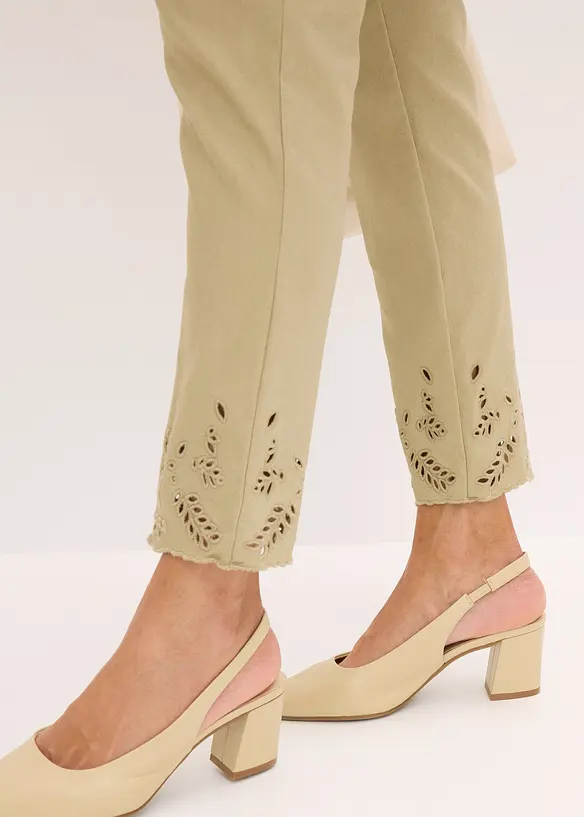 Pantaloni elasticizzati con ricami traforati, bonprix