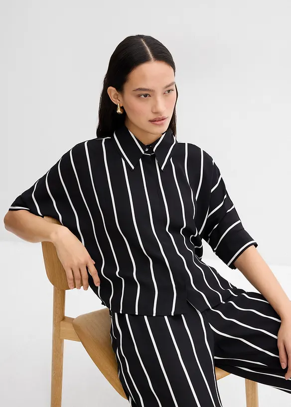 Camicia a maniche corte  in crêpe strutturato, bonprix