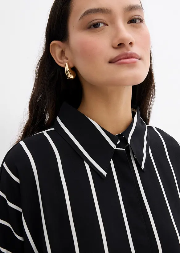 Camicia a maniche corte  in crêpe strutturato, bonprix
