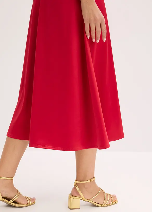 Abito midi in satin lucido con applicazione floreale, bonprix