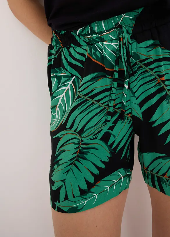 Shorts floreali in viscosa fluente, bonprix