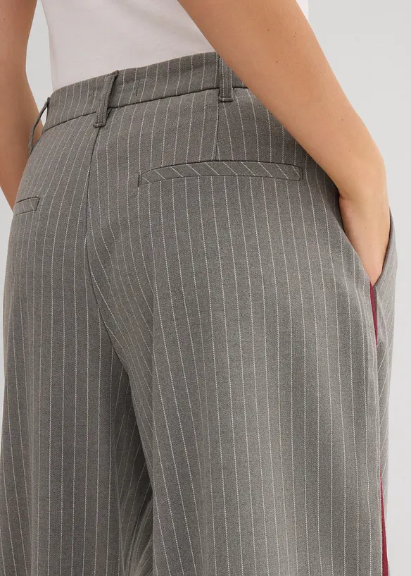 Pantaloni con pinces e bande a contrasto, bonprix
