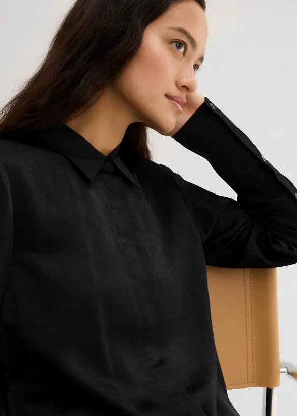 Blusa in satin di misto viscosa, bonprix
