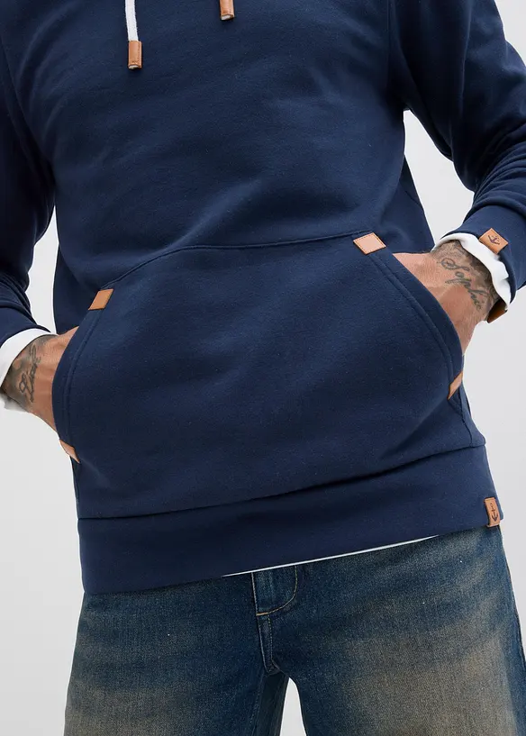 Felpa con cappuccio e dettagli in similpelle, bonprix