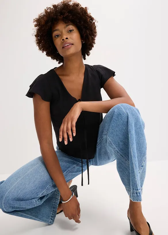 Blusa con effetto lucido e maniche a volant, bonprix