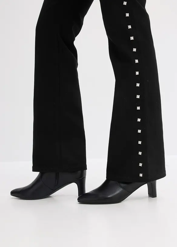 Pantaloni in twill con borchiette, bonprix