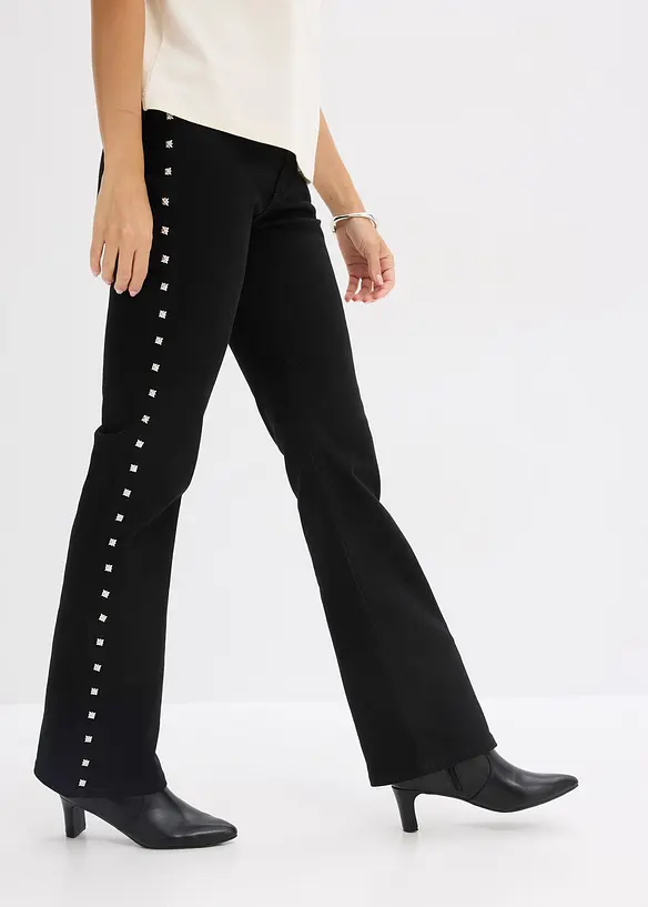 Pantaloni in twill con borchiette, bonprix