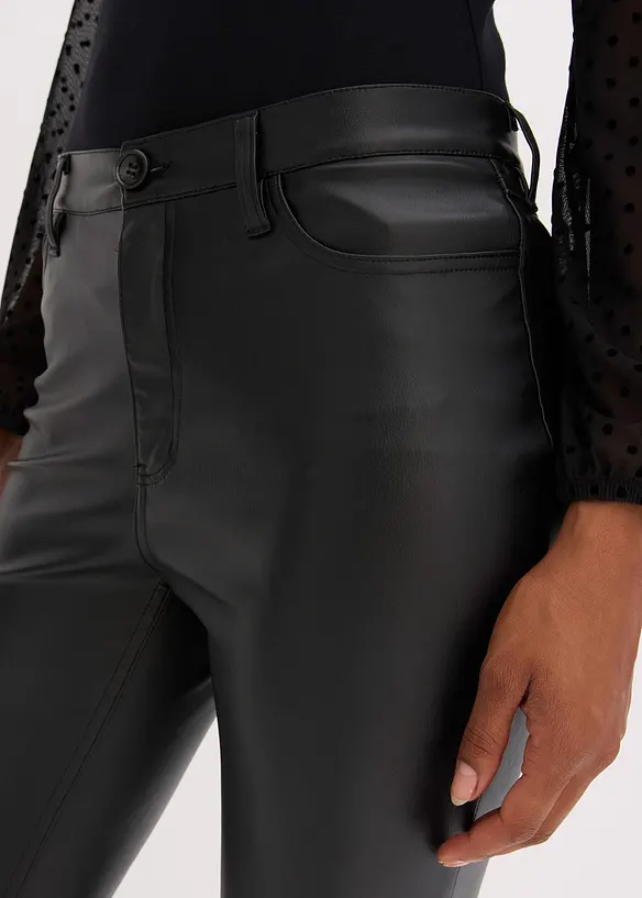 Pantaloni in similpelle, bonprix