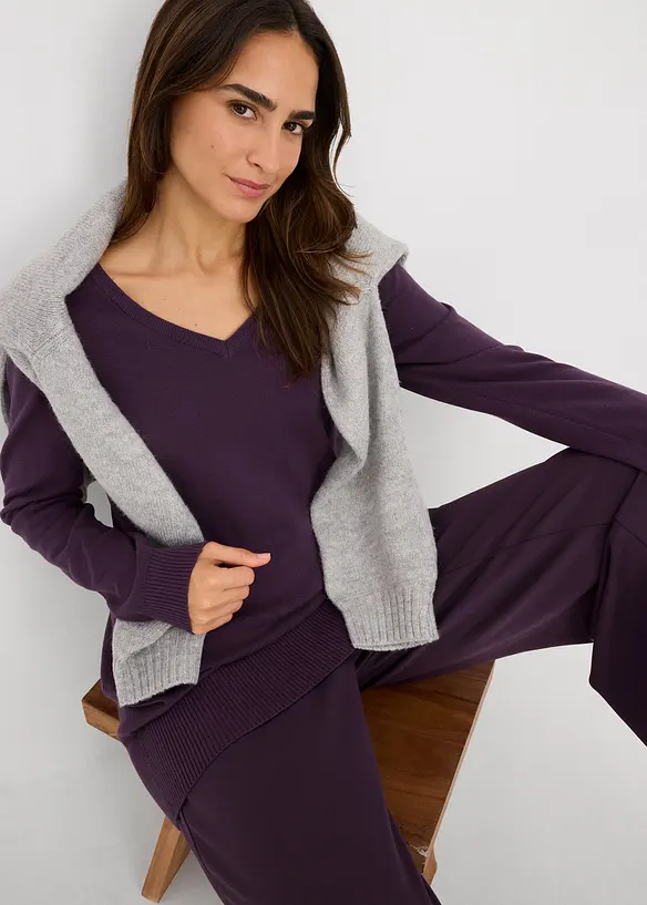 Maglione lungo basic in filato fine con scollo a V, bonprix