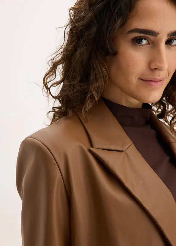Blazer oversize in similpelle, bonprix