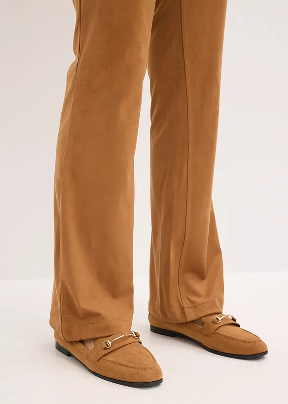 Pantaloni a gamba svasata in similpelle scamosciata, bonprix