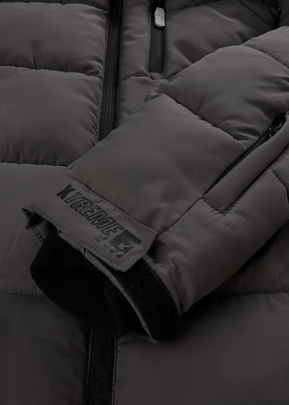 Giacca invernale con calda imbottitura e cappuccio, bonprix