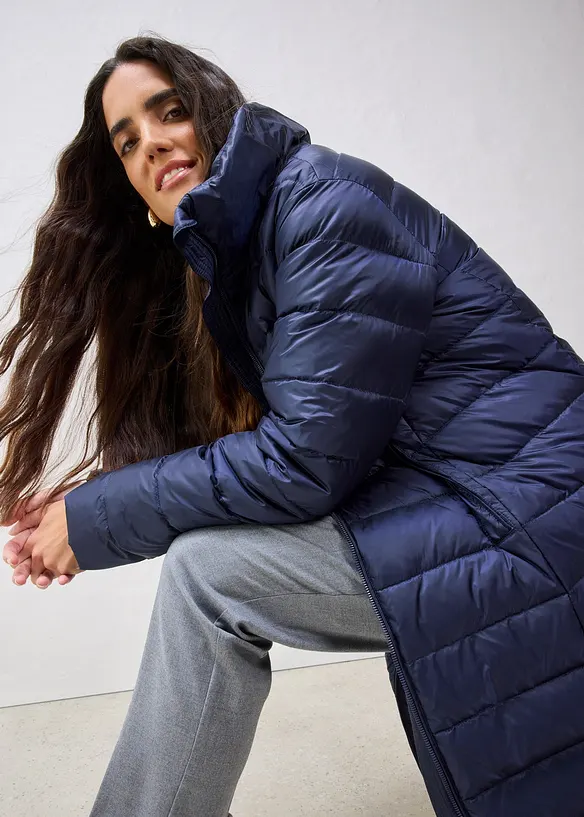 Piumino lungo con piume riciclate, bonprix