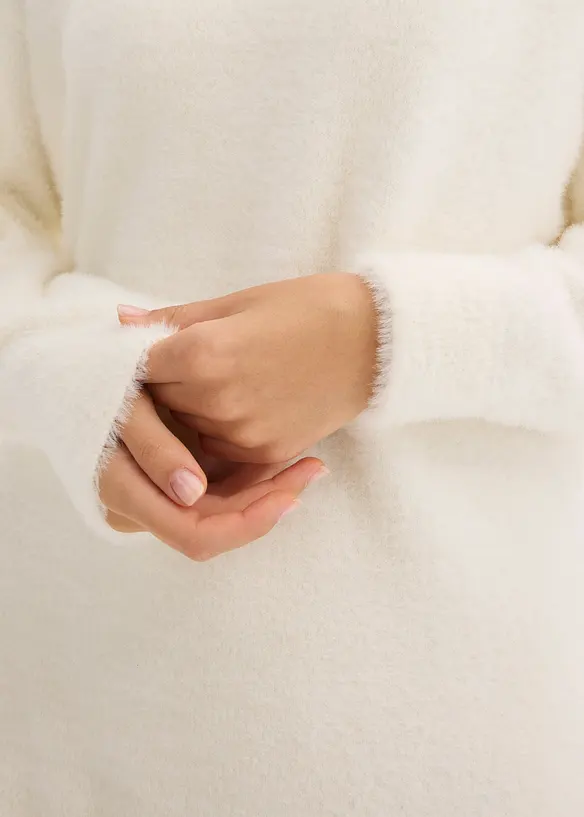 Maglione lungo in filato piumato morbido, bonprix