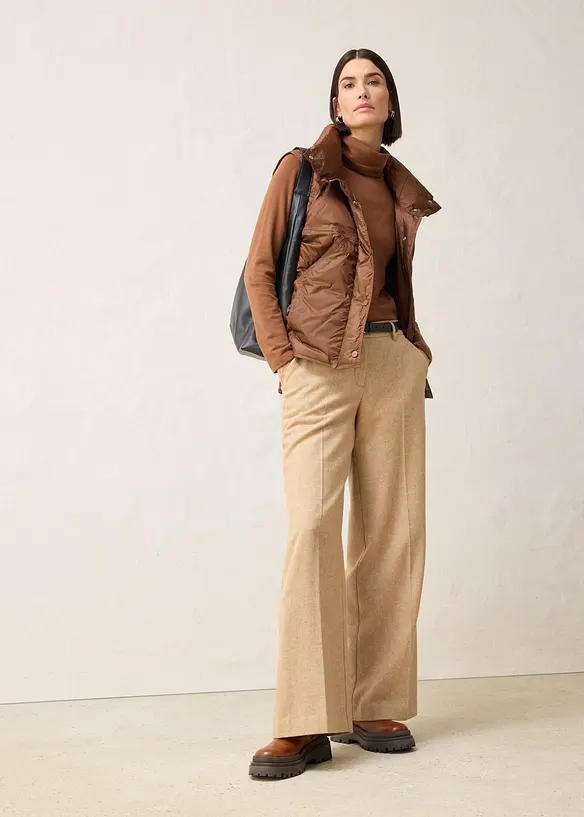 Gilet trapuntato con piume riciclate, bonprix