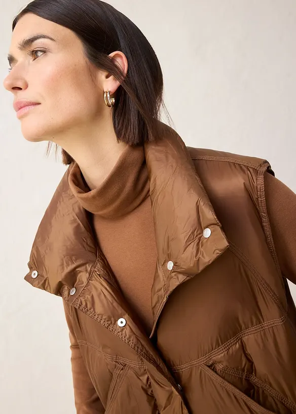 Gilet trapuntato con piume riciclate, bonprix