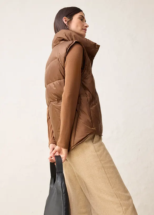 Gilet trapuntato con piume riciclate, bonprix