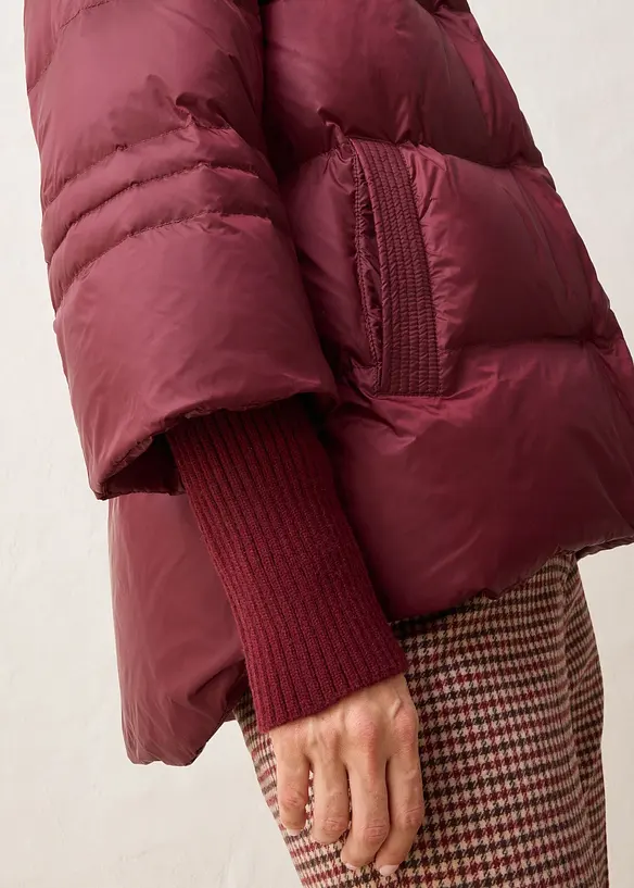 Piumino con piume riciclate e maniche di maglia, bonprix