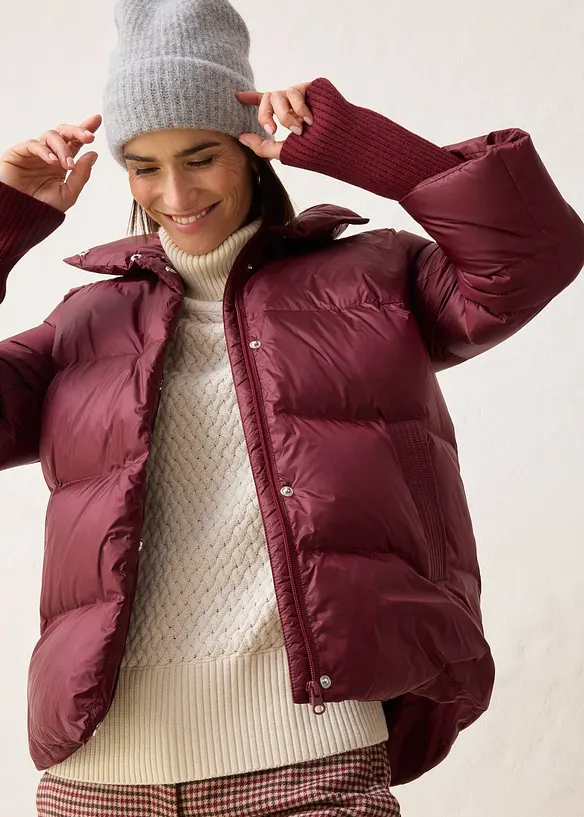 Piumino con piume riciclate e maniche di maglia, bonprix