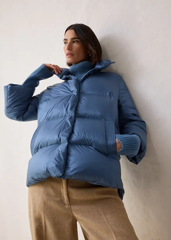 Piumino con piume riciclate e maniche di maglia, bonprix