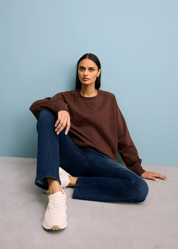 Jeans bootcut modellanti e ultramorbidi, vita alta, bonprix