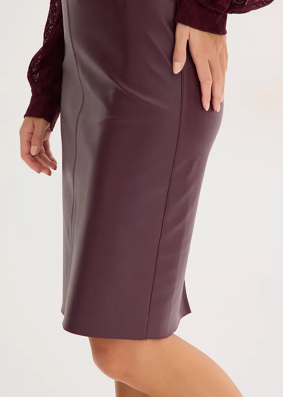 Gonna al ginocchio in similpelle con vestibilità aderente, bonprix