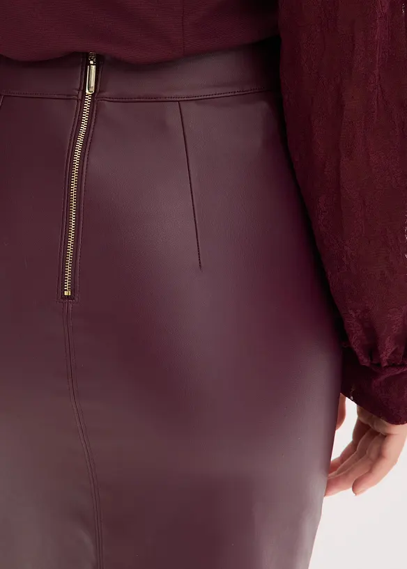 Gonna al ginocchio in similpelle con vestibilità aderente, bonprix