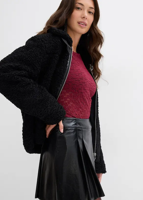 Gonna corta in similpelle con pieghe baciate, bonprix