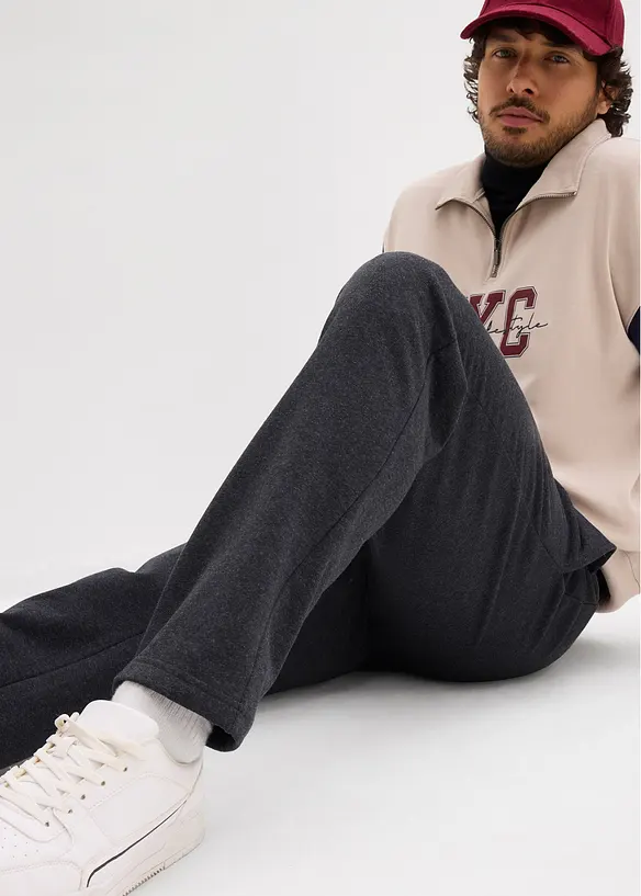 Pantaloni da jogging con interno garzato e morbido e orlo dritto, bonprix