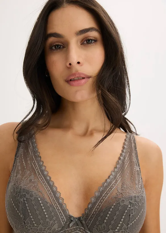 Reggiseno con coppe preformate in pizzo delicato, bonprix