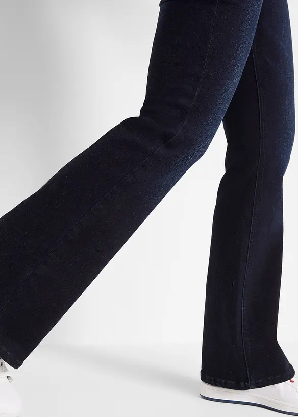 Jeans bootcut modellanti e ultramorbidi, vita alta, bonprix