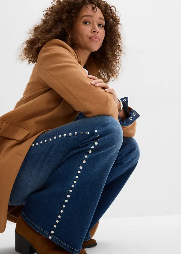 Jeans a zampa con borchiette, vita alta, bonprix