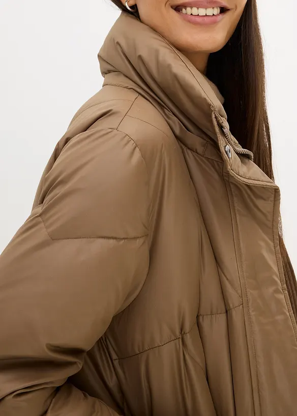 Piumino lungo idrorepellente con piume riciclate, bonprix